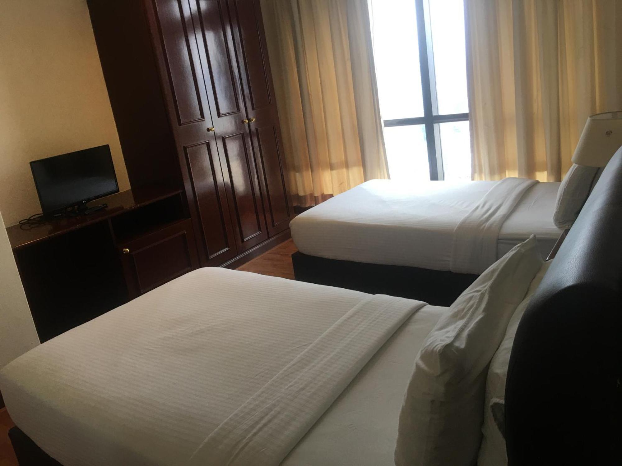 Visitor Service Suits At Times Square Bukitbintang K L * Kuala Lumpur