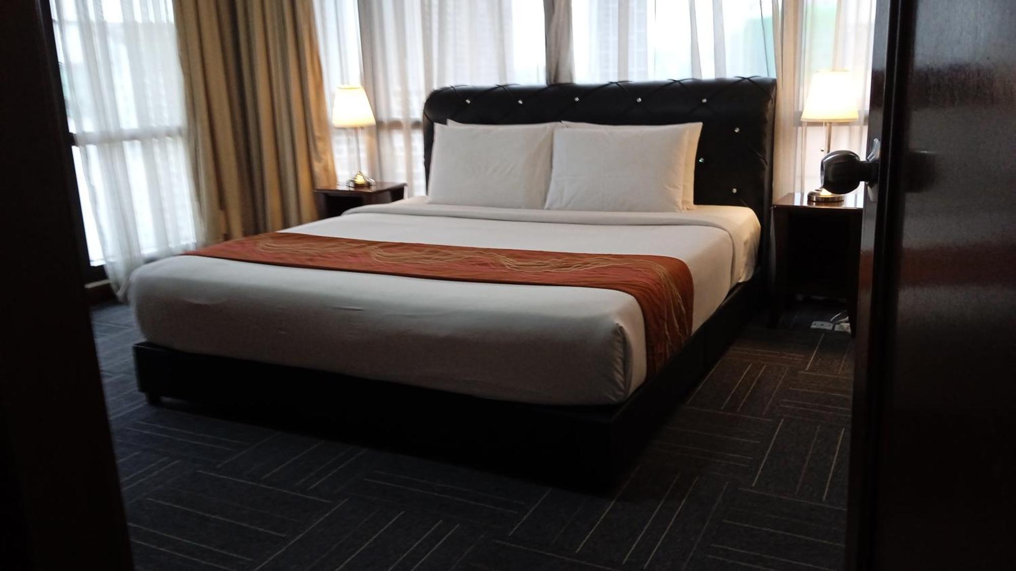 Visitor Service Suits At Times Square Bukitbintang K L Pangsapuri *