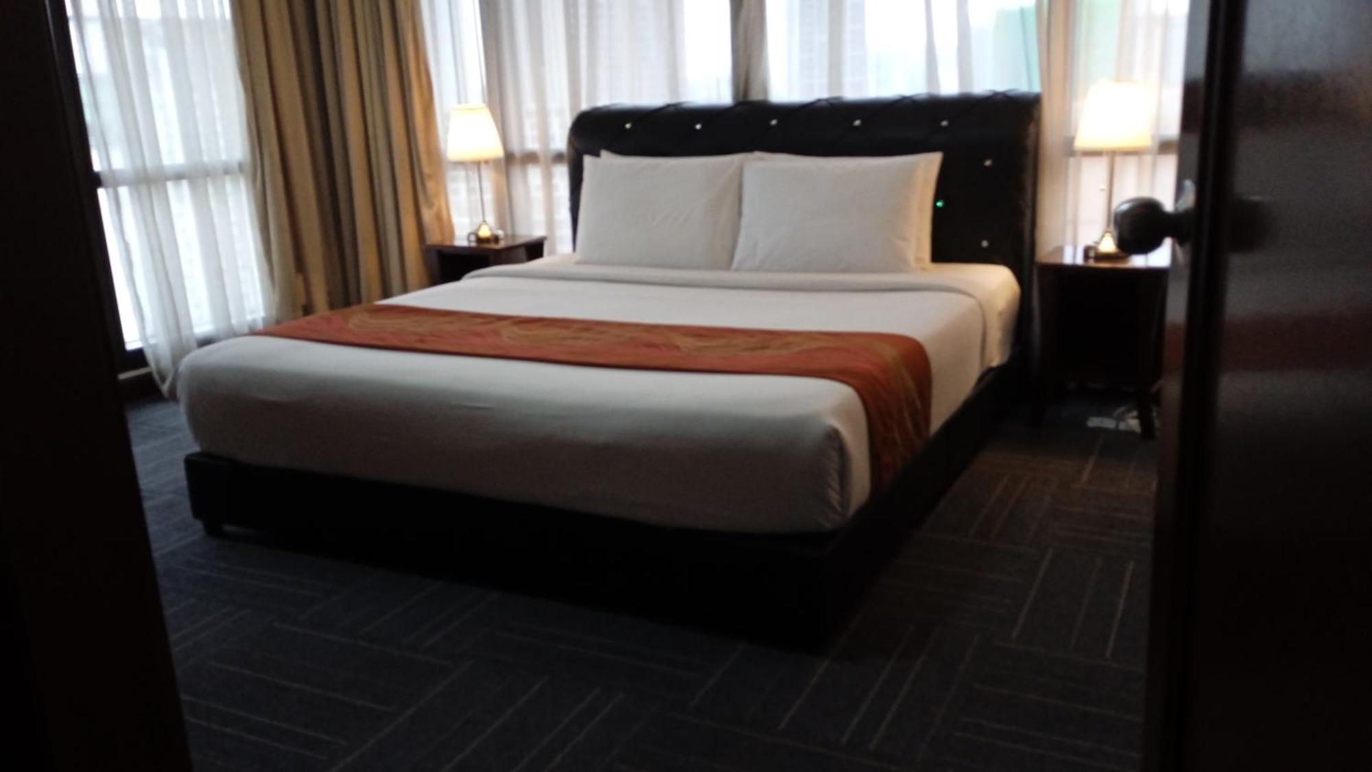 Visitor Service Suits At Times Square Bukitbintang K L Pangsapuri