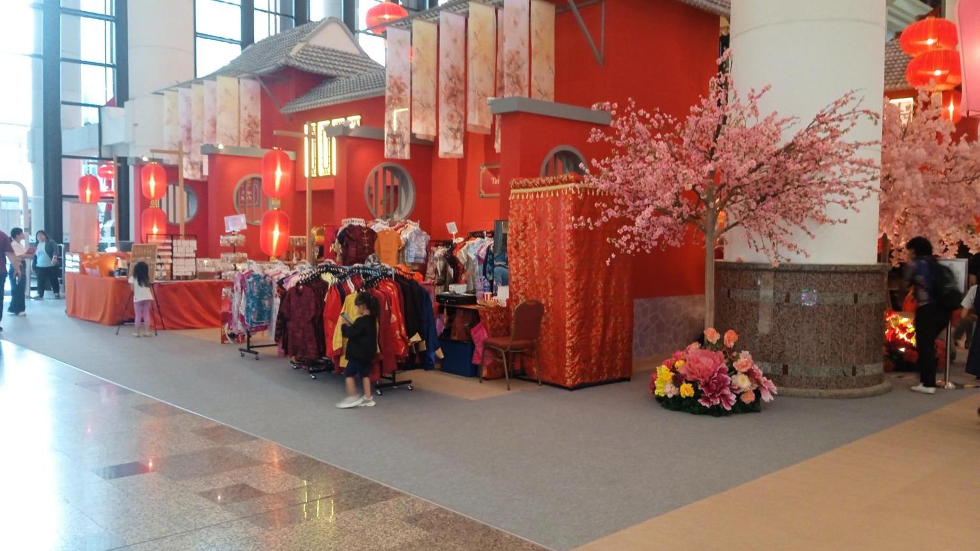 Visitor Service Suits At Times Square Bukitbintang K L *